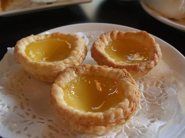 <strong>Egg Tart (Bánh trứng): </strong>Phần nhân ngọt ngào, béo ngậy làm từ trứng và sữa khiến món bánh này được nhiều người yêu thích. <strong>Egg Tart (Bánh trứng): </strong>Phần nhân ngọt ngào, béo ngậy làm từ trứng và sữa khiến món bánh này được nhiều người yêu thích.
