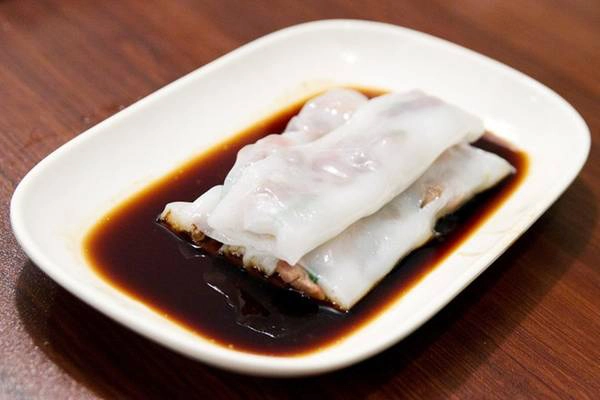 <strong>Cheong Fun (Bánh cuốn nhân): </strong>Khá giống bánh cuốn của người Việt Nam, Cheaong Fun có lớp vỏ mềm và nhân làm từ thịt bò hoặc tôm, chấm với nước tương. <strong>Cheong Fun (Bánh cuốn nhân): </strong>Khá giống bánh cuốn của người Việt Nam, Cheaong Fun có lớp vỏ mềm và nhân làm từ thịt bò hoặc tôm, chấm với nước tương.