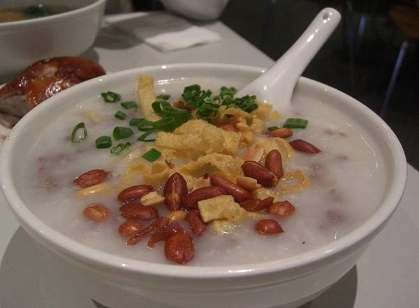 <strong>Fish Congee (Cháo cá): </strong>Món ăn nhẹ nhàng mà giàu dinh dưỡng này có thể cho thêm các nguyên liệu như thịt lợn, trứng muối... <strong>Fish Congee (Cháo cá): </strong>Món ăn nhẹ nhàng mà giàu dinh dưỡng này có thể cho thêm các nguyên liệu như thịt lợn, trứng muối...