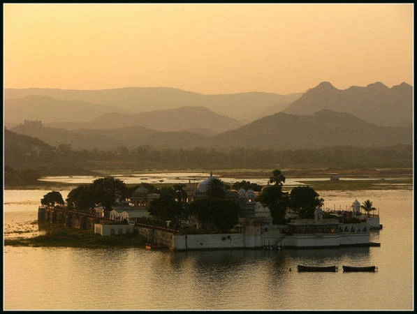 Cung điện Jag Mandir. 