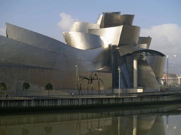 ivivu-admire-frank-gehrys-twisting-undulating-architecture-at-the-guggenheim-museum-in-bilbao-spain