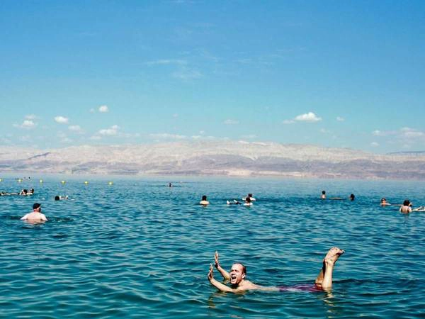 ivivu-float-in-the-dead-sea-in-israel