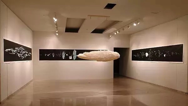 15. Ghé trung tâm triển lãm nghệ thuật đương đại ở Đài Bắc. Trung tâm triển lãm này của Đài Bắc mới khai trương năm 2001 nhưng kiến trúc của nó đã có hơn 90 năm lịch sử. Kiến trúc sư của tòa nhà cũng là người thiết kế tòa Government House của Đài Loan. Gạch đỏ, ngói nâu và tháp chuông đều là hình ảnh mang nghĩa biểu trưng cho mảnh đất Đài Bắc. 15. Ghé trung tâm triển lãm nghệ thuật đương đại ở Đài Bắc. Trung tâm triển lãm này của Đài Bắc mới khai trương năm 2001 nhưng kiến trúc của nó đã có hơn 90 năm lịch sử. Kiến trúc sư của tòa nhà cũng là người thiết kế tòa Government House của Đài Loan. Gạch đỏ, ngói nâu và tháp chuông đều là hình ảnh mang nghĩa biểu trưng cho mảnh đất Đài Bắc.