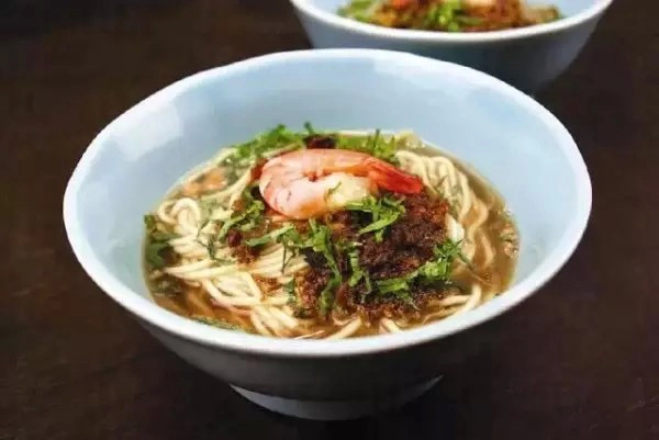 8. Ăn mì Danzai. Loại mì này ăn kèm với thịt lợn băm và tôm, là món ăn vặt nức tiếng xứ Đài. Ngày nay, bạn có thể tìm thấy món mỳ Danzai ở khắp nơi bởi họ đi bán rong, nhưng để thưởng thức hương vị hoàn hảo nhất của món ăn này bạn hãy tới quán Du Xiao Yue, số 101, đường Zhongzheng, quận Tây Trung, Đài Nam. 8. Ăn mì Danzai. Loại mì này ăn kèm với thịt lợn băm và tôm, là món ăn vặt nức tiếng xứ Đài. Ngày nay, bạn có thể tìm thấy món mỳ Danzai ở khắp nơi bởi họ đi bán rong, nhưng để thưởng thức hương vị hoàn hảo nhất của món ăn này bạn hãy tới quán Du Xiao Yue, số 101, đường Zhongzheng, quận Tây Trung, Đài Nam.