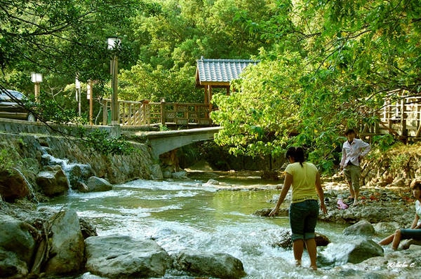 Du lịch Đài Bắc - Vùng ngoại ô phía bắc, Beitou là nơi tập trung nhiều suối nước nóng và các khu du lịch nghỉ dưỡng tuyệt vời nhất.