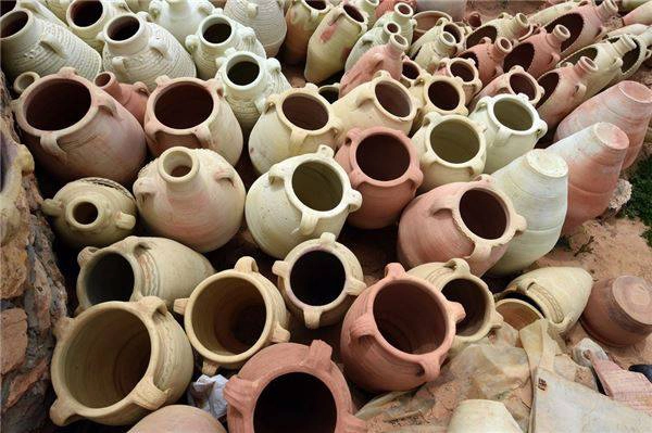 8. …và sẽ vô cùng thích thú khi nhìn thấy các tác phẩm gốm đa dạng được hoàn thành. Ảnh: Fethi Belaid/ Getty
