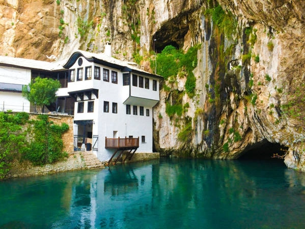 Thị trấn Blagaj thuộc Bosnia và Herzegovina. 