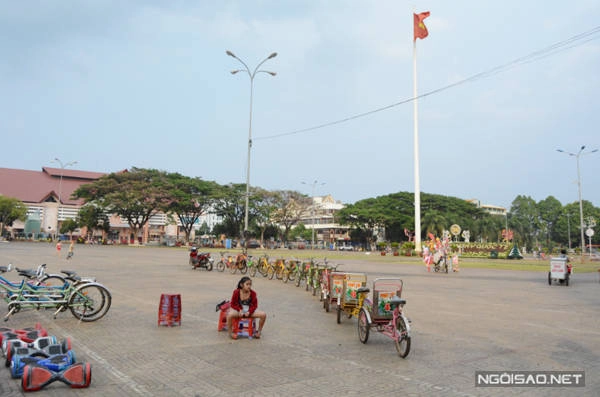 24-gio-khong-chan-o-buon-me-thuot-ivivu-7