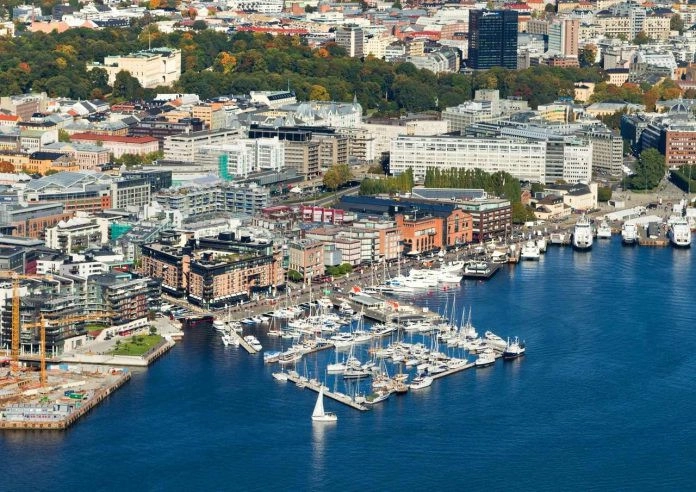 Nếu bạn chưa bao giờ đến Oslo, hãy lập luôn kế hoạch để đi ngay bởi tháng 6, 7 là thời điểm tuyệt vời nhất để khám phá nơi đây. Khi mùa hè đến, các khu rừng trở nên tươi tốt, đem đến khung cảnh tuyệt đẹp cho những cánh thuyền buồm hối hả đang len lỏi vào vịnh hẹp. Nếu bạn chưa bao giờ đến Oslo, hãy lập luôn kế hoạch để đi ngay bởi tháng 6, 7 là thời điểm tuyệt vời nhất để khám phá nơi đây. Khi mùa hè đến, các khu rừng trở nên tươi tốt, đem đến khung cảnh tuyệt đẹp cho những cánh thuyền buồm hối hả đang len lỏi vào vịnh hẹp.