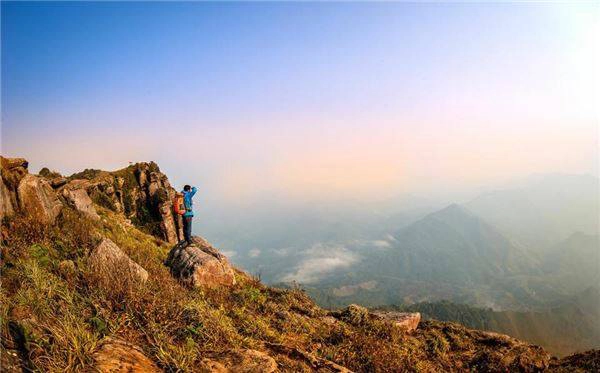 Khung cảnh hùng vĩ trên đỉnh Pha Luông. Khung cảnh hùng vĩ trên đỉnh Pha Luông.