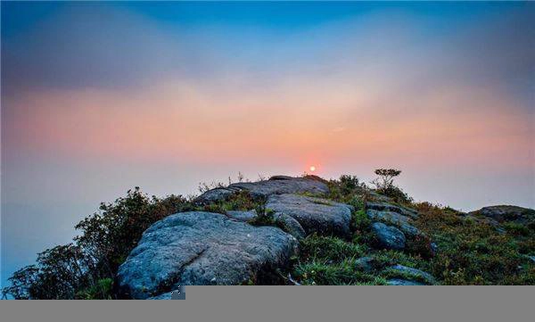 Hoàng hôn đang xuống núi. Hoàng hôn đang xuống núi.