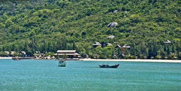 biet-thu-an-lam-ninh-van-bay-ivivu-2