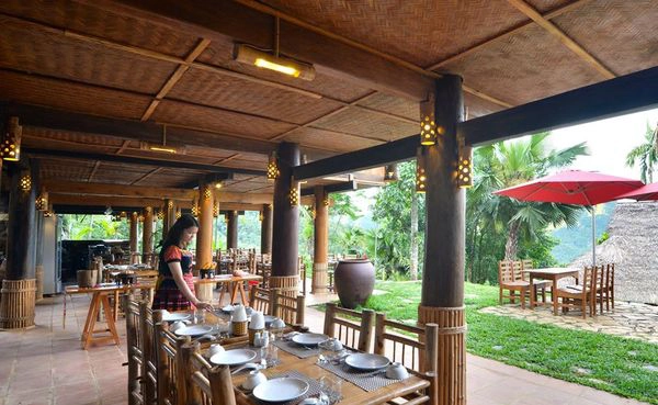 Nhà hàng ở Pù Luông Retreat.