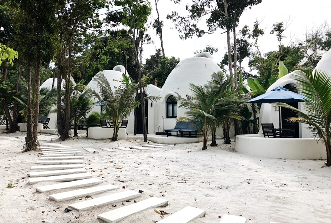 Một khu nghỉ trên đảo Koh Rong. Một khu nghỉ trên đảo Koh Rong.