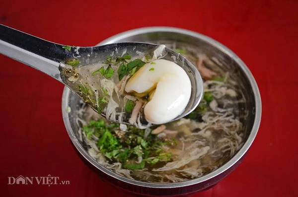 Một phần súp có giá dao động 15.000 - 20.000 đồng. Ảnh: Tâm Di Một phần súp có giá dao động 15.000 - 20.000 đồng. Ảnh: Tâm Di