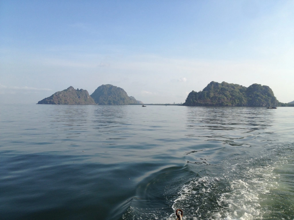 Kiên Giang là điểm đến hấp dẫn mọi du khách mỗi dịp hè về. Ngoài hòn đảo Phú Quốc nổi tiếng, vùng biển Kiên Giang còn có nhiều đảo lớn bé khác . Kiên Giang là điểm đến hấp dẫn mọi du khách mỗi dịp hè về. Ngoài hòn đảo Phú Quốc nổi tiếng, vùng biển Kiên Giang còn có nhiều đảo lớn bé khác .