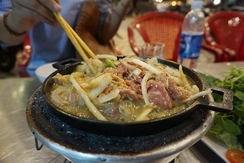Bò sốt me là món hấp dẫn nên thử. Ảnh: Huỳnh Kiên. Bò sốt me là món hấp dẫn nên thử. Ảnh: Huỳnh Kiên.