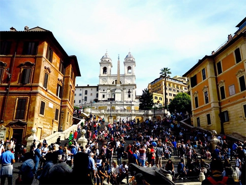 Khu Bậc thang Tây Ban Nha ở Rome luôn đông nghịt khách. Ảnh: Anh Ngọc. Khu Bậc thang Tây Ban Nha ở Rome luôn đông nghịt khách. Ảnh: Anh Ngọc.