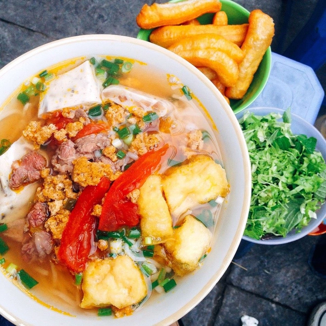 3-quan-bun-rieu-truyen-thong-cuc-ngon-de-khoi-dong-mua-he-o-ha-noi-ivivu-3