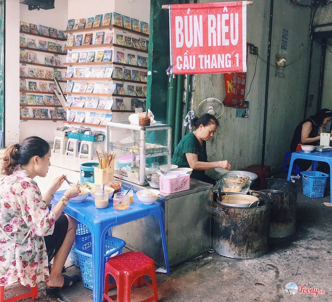 3-quan-bun-rieu-truyen-thong-cuc-ngon-de-khoi-dong-mua-he-o-ha-noi-ivivu-4