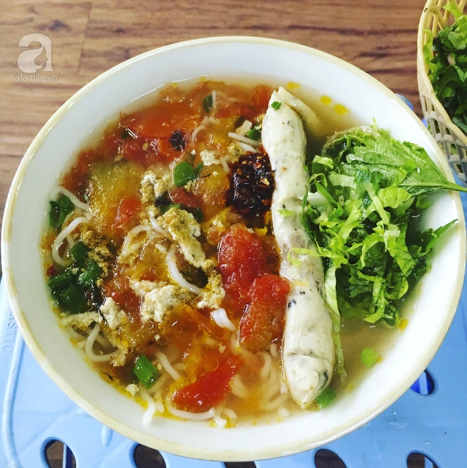 3-quan-bun-rieu-truyen-thong-cuc-ngon-de-khoi-dong-mua-he-o-ha-noi-ivivu-7