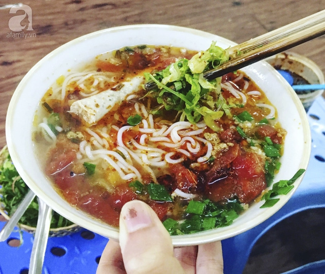 3-quan-bun-rieu-truyen-thong-cuc-ngon-de-khoi-dong-mua-he-o-ha-noi-ivivu-8