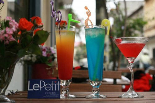 Soda chanh muối (20.000 đồng) soda deep blue (25.000 đồng)... là những đồ uống được yêu thích ở đây.