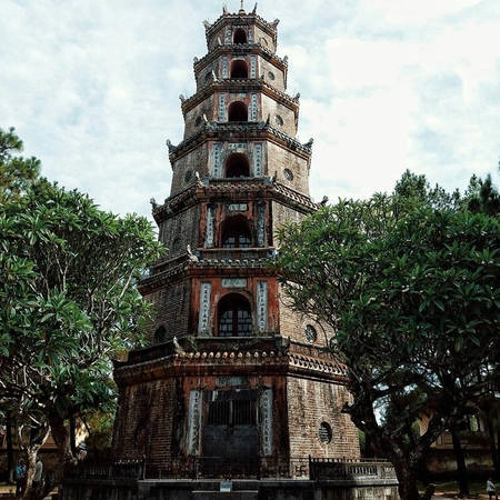 Các phòng được thiết kế ấn tượng, rộng rãi, thoáng mát, rất trẻ trung và cá tính, có sức chứa từ 2 đến 20 người. Các phòng được thiết kế ấn tượng, rộng rãi, thoáng mát, rất trẻ trung và cá tính, có sức chứa từ 2 đến 20 người.