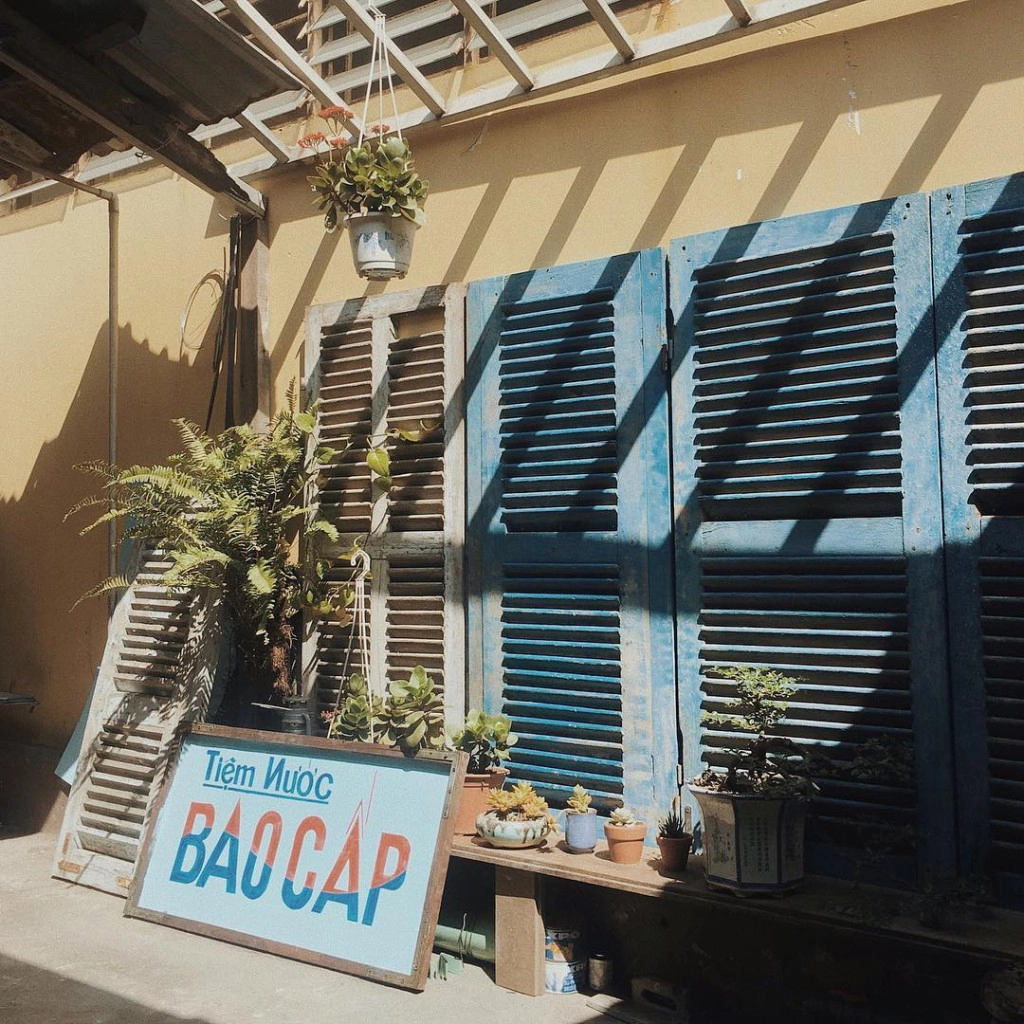 3-quan-cafe-phong-cach-hoai-co-o-da-nang-de-ban-tan-huong-khong-khi-thoi-ong-ba-anh-ivivu-1