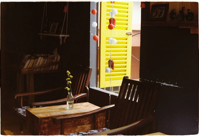 3-quan-cafe-phong-cach-hoai-co-o-da-nang-de-ban-tan-huong-khong-khi-thoi-ong-ba-anh-ivivu-7
