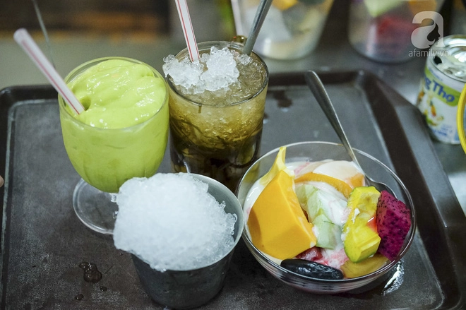 3-quan-che-banh-ban-den-rat-khuya-cho-nhung-nguoi-hao-ngot-lai-me-an-dem-o-sai-gon-ivivu-11