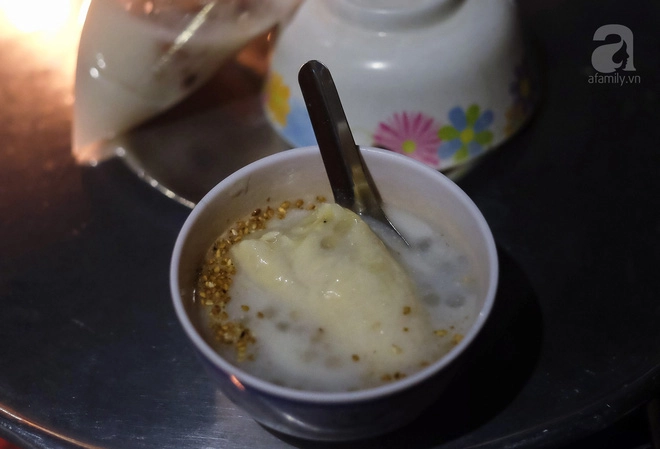 3-quan-che-banh-ban-den-rat-khuya-cho-nhung-nguoi-hao-ngot-lai-me-an-dem-o-sai-gon-ivivu-19