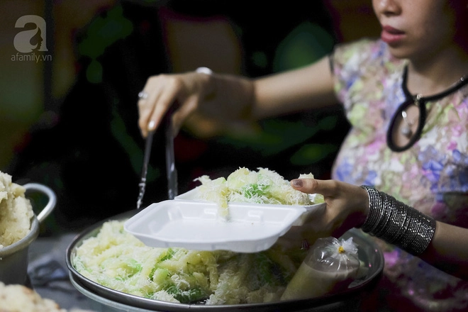 3-quan-che-banh-ban-den-rat-khuya-cho-nhung-nguoi-hao-ngot-lai-me-an-dem-o-sai-gon-ivivu-5