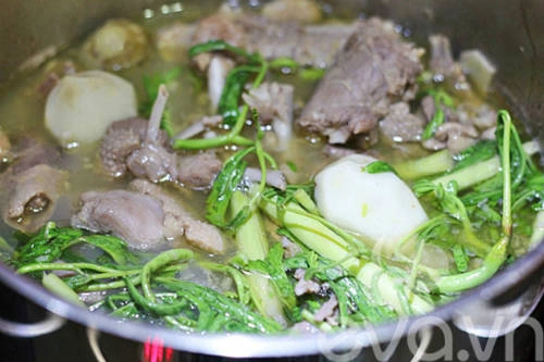 Vịt om sấu ăn không ngán nhờ vị chua thanh là một trong những món ăn được ưa thích ở quán. Ảnh: brandtfagor Vịt om sấu ăn không ngán nhờ vị chua thanh là một trong những món ăn được ưa thích ở quán. Ảnh: brandtfagor