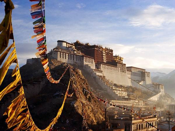 Lhasa, Tây Tạng, Trung Quốc: Trái tim của Tây Tạng sẽ đem lại cho du khách nhiều trải nghiệm tuyệt vời về văn hóa, ẩm thực và tâm linh. Lhasa, Tây Tạng, Trung Quốc: Trái tim của Tây Tạng sẽ đem lại cho du khách nhiều trải nghiệm tuyệt vời về văn hóa, ẩm thực và tâm linh.