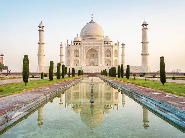 Taj Mahal, Ấn Độ: Biểu tượng của tình yêu vĩnh cửa này là điểm đến nổi tiếng nhất Ấn Độ, với kiến trúc tinh xảo, cầu kỳ, hoàn mĩ tới từng chi tiết. Taj Mahal, Ấn Độ: Biểu tượng của tình yêu vĩnh cửa này là điểm đến nổi tiếng nhất Ấn Độ, với kiến trúc tinh xảo, cầu kỳ, hoàn mĩ tới từng chi tiết.