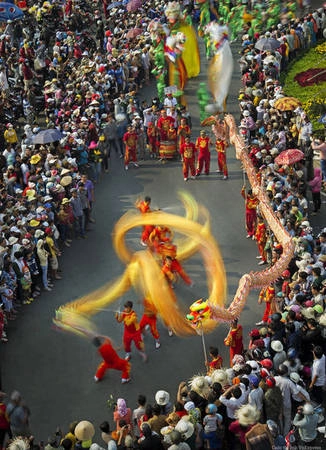 Tác phẩm "Lễ hội Nguyên tiêu" - Ngô Quang Phúc