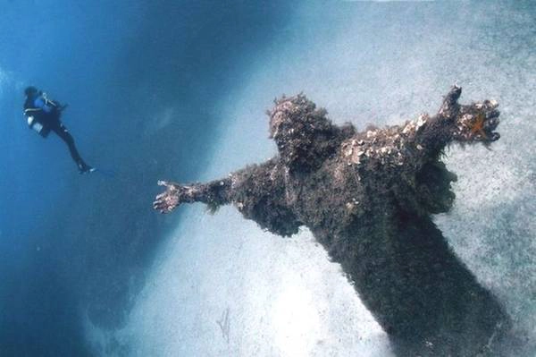 Christ of the Abyss, San Fruttuoso, Ý