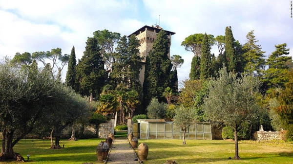 Cetona, Tuscany: Thị trấn cổ trên đồi ở vùng Tuscany gây ấn tượng với đường phố hẹp, quảng trường cổ kính và nhịp sống chậm. Khu vực ngoại ô xung quanh nổi tiếng với dầu ô liu thượng hạng. Cetona, Tuscany: Thị trấn cổ trên đồi ở vùng Tuscany gây ấn tượng với đường phố hẹp, quảng trường cổ kính và nhịp sống chậm. Khu vực ngoại ô xung quanh nổi tiếng với dầu ô liu thượng hạng.