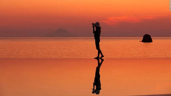 Vulcano, quần đảo Aeolian: Đảo Vulcano nằm ở cực nam của quần đảo Aeolian trên biển Tyrrhenian. Hoạt động núi lửa gần đây nhất trên đảo này xảy ra tại núi lửa Fossa vào năm 1890. Vulcano, quần đảo Aeolian: Đảo Vulcano nằm ở cực nam của quần đảo Aeolian trên biển Tyrrhenian. Hoạt động núi lửa gần đây nhất trên đảo này xảy ra tại núi lửa Fossa vào năm 1890.