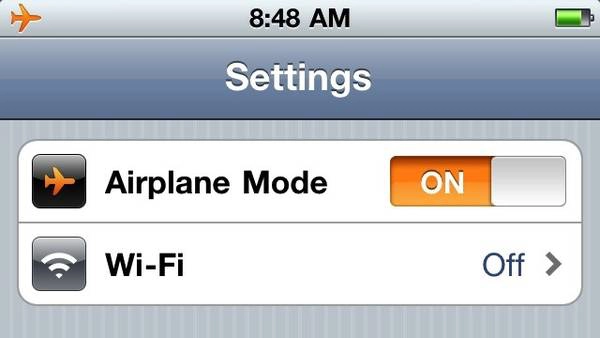 Kinh nghiem du lich - Cài đặt điện thoại ở chế độ máy bay, nhằm giúp tiết kiệm pin và sạc pin nhanh hơn.