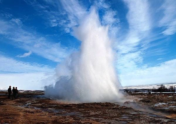 Mạch nước phun Geysir ở tây nam Iceland.