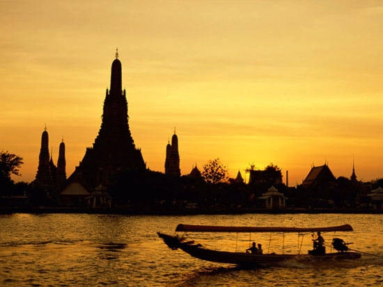 Hoàng hôn trên sông Chao Phraya. Ảnh: holydieexplorer