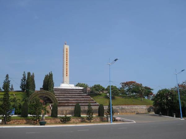 Đài liệt sĩ. Ảnh: Panoramio Đài liệt sĩ. Ảnh: Panoramio