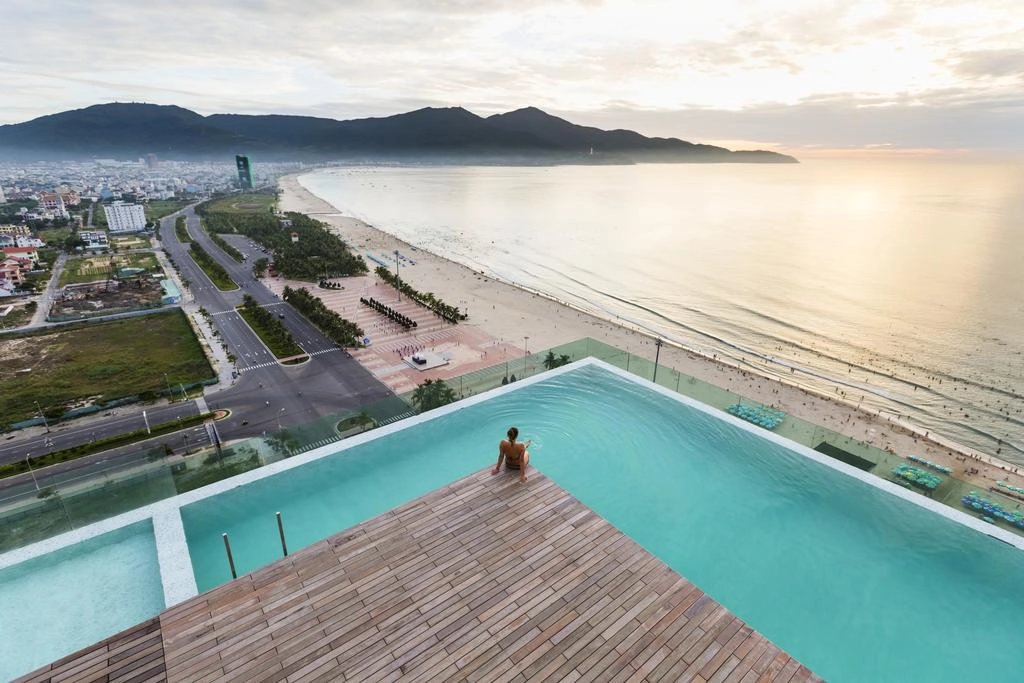 A-La-Carte-Da-Nang-Beach-ivivu-6