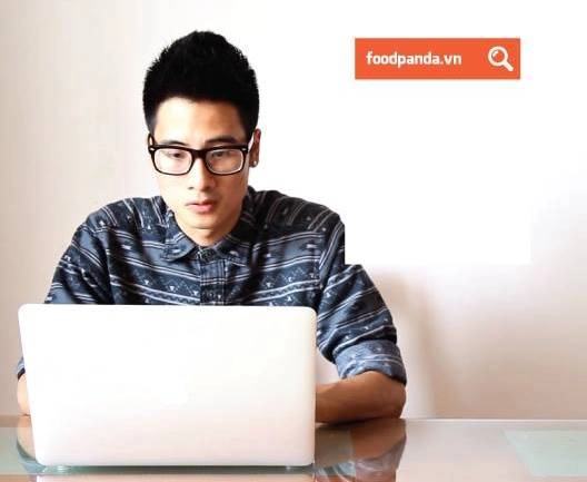 Tìm thông tin ẩm thực trên internet. Ảnh: foodpanda Tìm thông tin ẩm thực trên internet. Ảnh: foodpanda