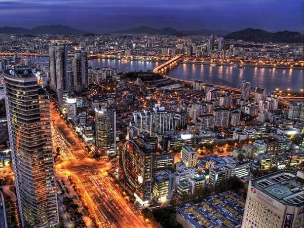 1. Hàn Quốc: Thủ đô Seoul với những tòa nhà chọc trời, trung tâm kinh tế của Hàn Quốc, là nơi bạn có thể dành cả ngày để đi tham quan, mua sắm. Ảnh: Graphiq. 1. Hàn Quốc: Thủ đô Seoul với những tòa nhà chọc trời, trung tâm kinh tế của Hàn Quốc, là nơi bạn có thể dành cả ngày để đi tham quan, mua sắm. Ảnh: Graphiq.
