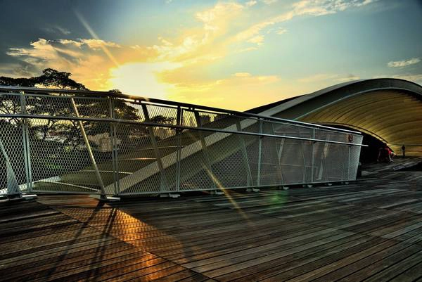 Henderson Waves