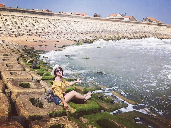 Kè đá rêu nổi tiếng ở Phú Yên. Kè đá rêu nổi tiếng ở Phú Yên.