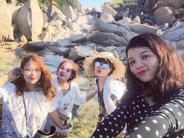 4-nang-doc-than-kham-pha-con-duong-giua-bien-o-khanh-hoa-ivivu-13